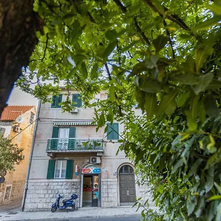 Apartment Star Music Split